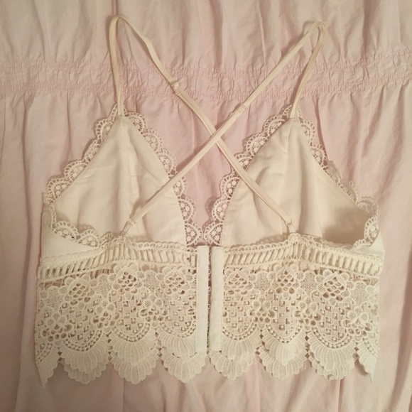 TOBI Divinity Ivory Eyelet Crochet Crop Top, M - Picture 4 of 7